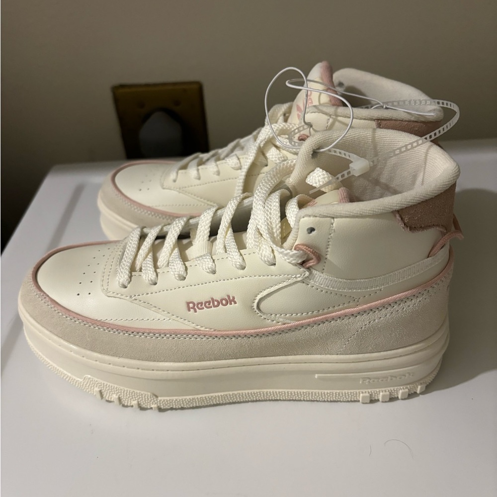 New Reebok size 8 us W